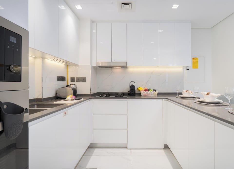 Deluxe Apartment, Balcony, City View | Private kitchen | Electric kettle, toaster, highchair, freezer