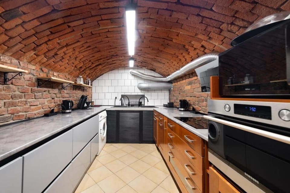 Double Room, City View | Private kitchen