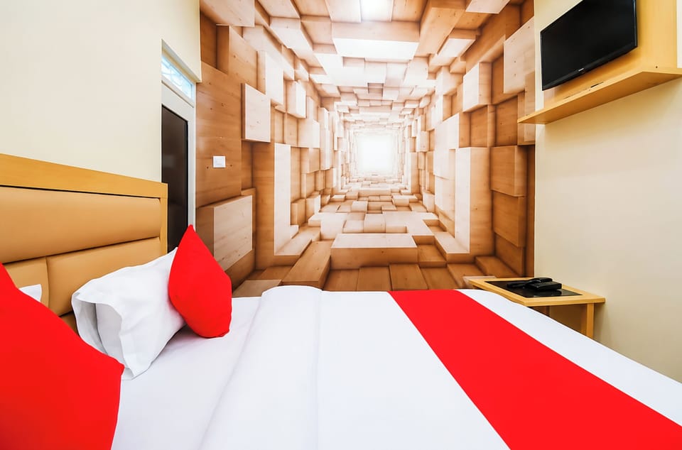 Hypo-allergenic bedding, desk, soundproofing, free WiFi