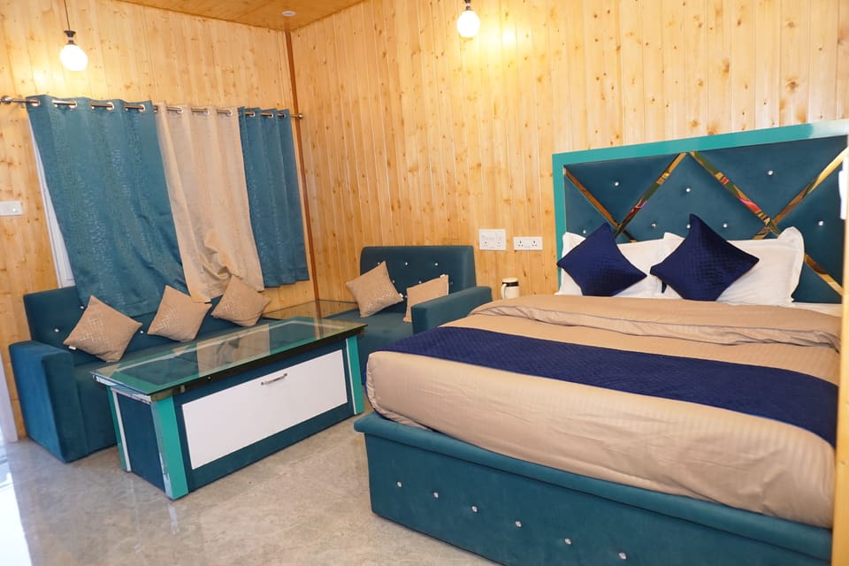 Deluxe Room, City View | Desk, laptop workspace, free WiFi