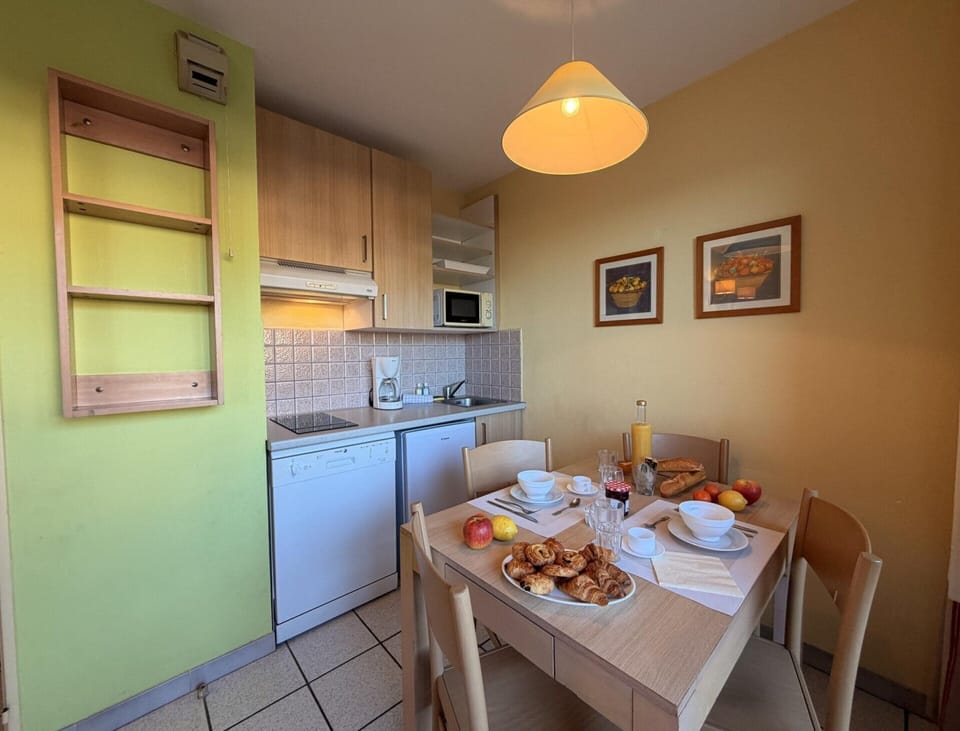 Apartment | Private kitchen | Highchair
