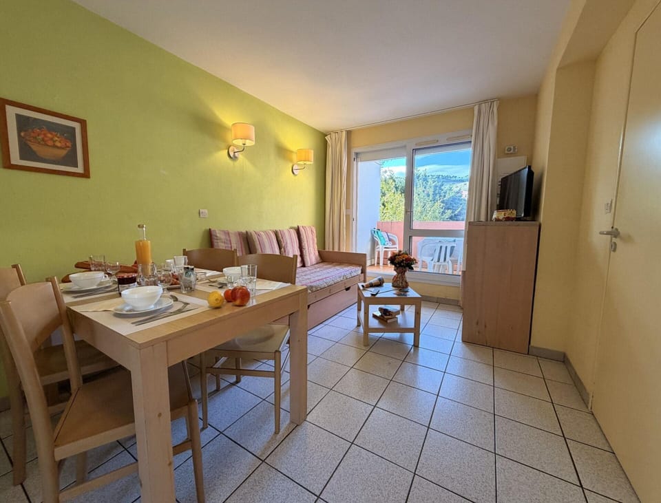 Apartment | Dining