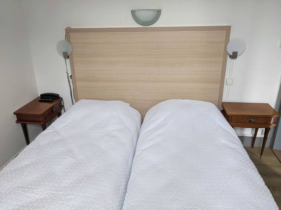 Comfort Twin Room | Desk, laptop workspace