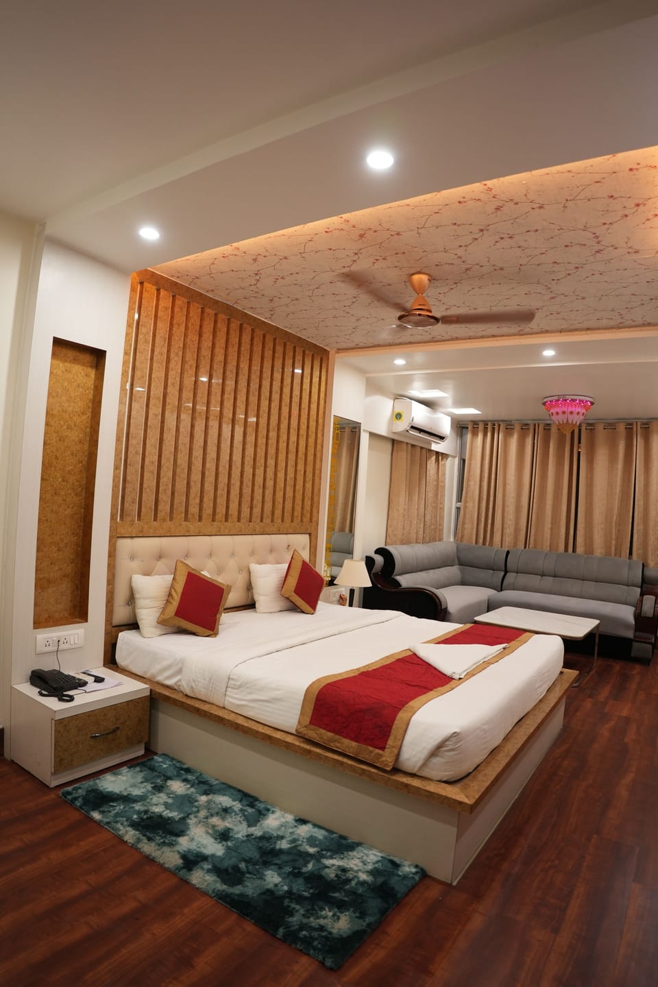Superior Suite, City View | Desk, laptop workspace