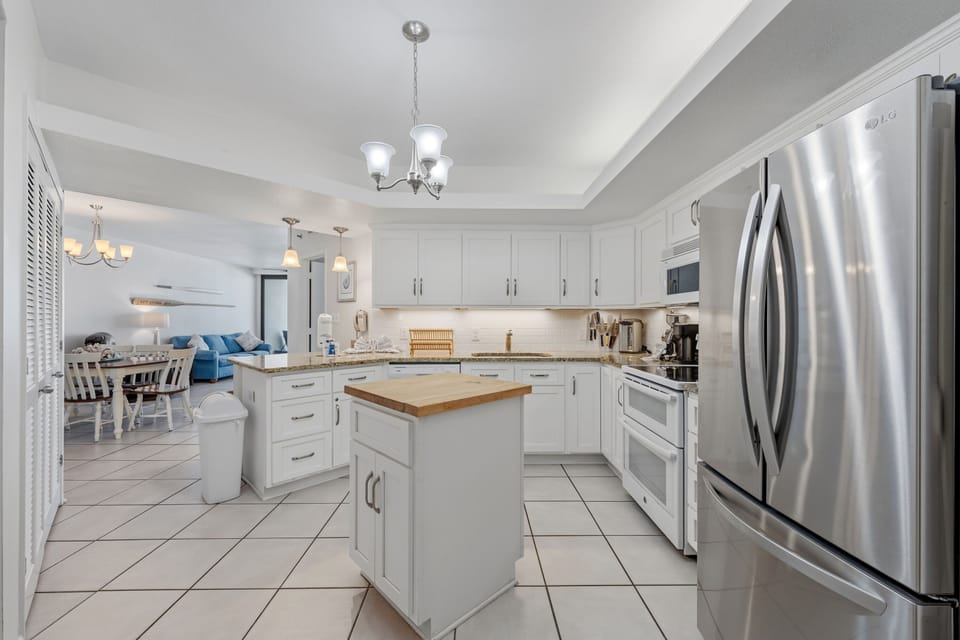 Signature Condo, 3 Bedrooms, Balcony, Beach View | Private kitchen | Fridge, microwave, oven, stovetop
