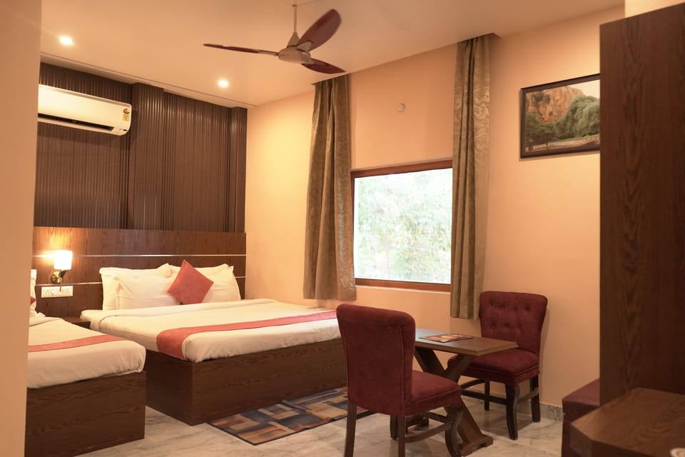 Family Room | Laptop workspace, iron/ironing board, free WiFi