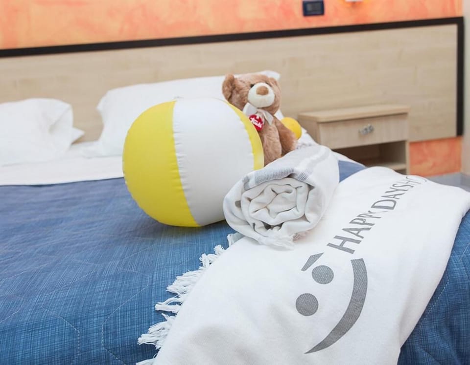 Triple Room, Balcony | In-room safe, free WiFi