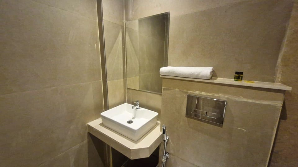 Double Room | Bathroom | Towels, soap, shampoo