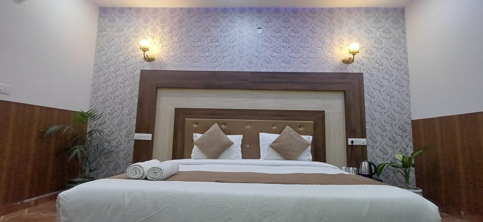 Superior Suite, 1 Bedroom | Iron/ironing board, free WiFi