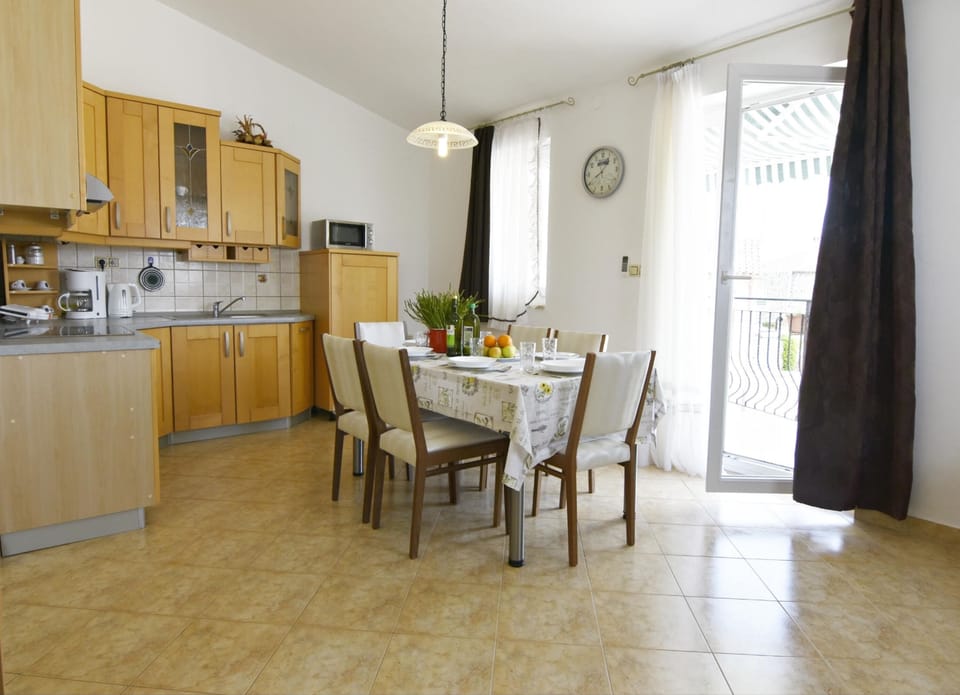 Apartment, 2 Bedrooms, Balcony | Dining room