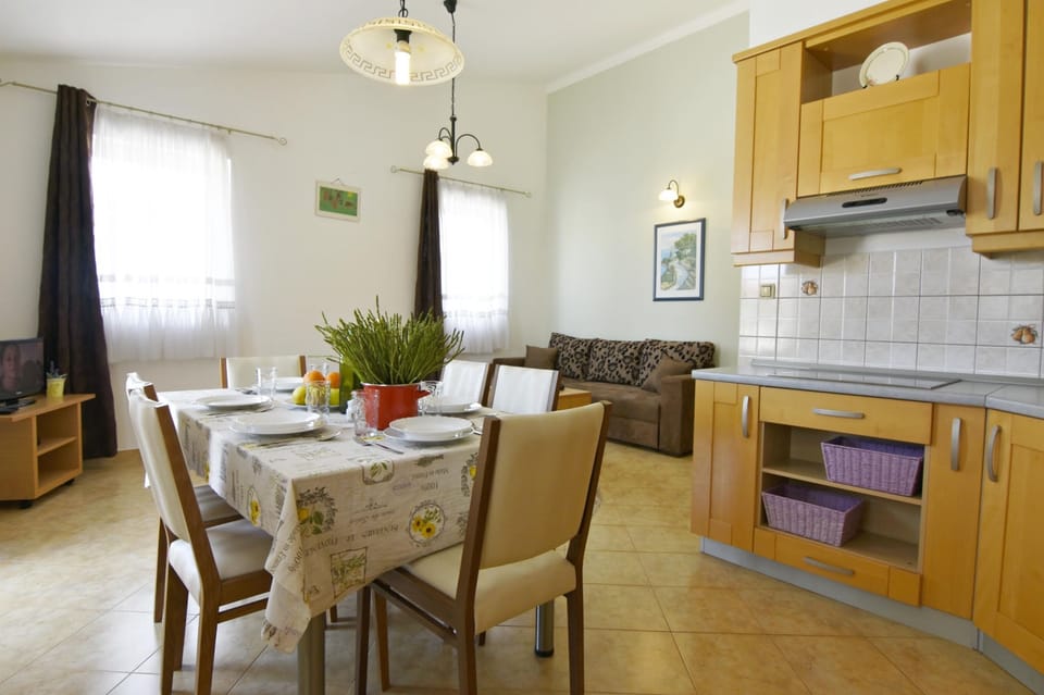 Apartment, 2 Bedrooms, Balcony | Dining room