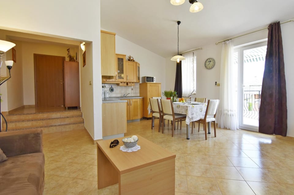 Apartment, 2 Bedrooms, Balcony | Dining room