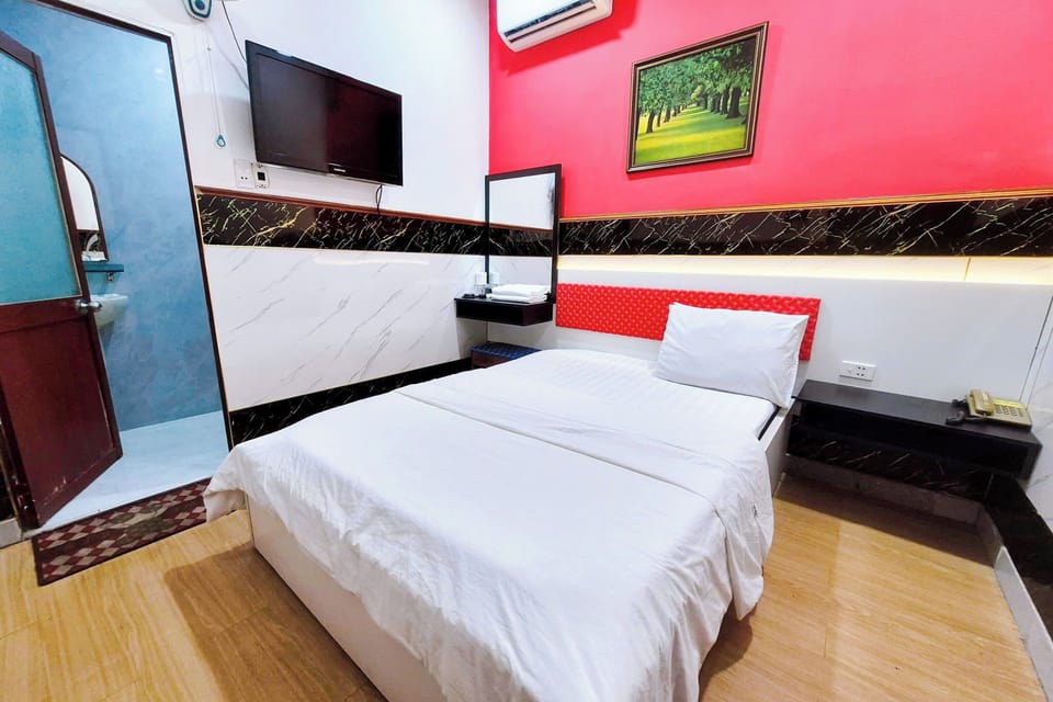 Deluxe Room | Desk, iron/ironing board, free WiFi, bed sheets
