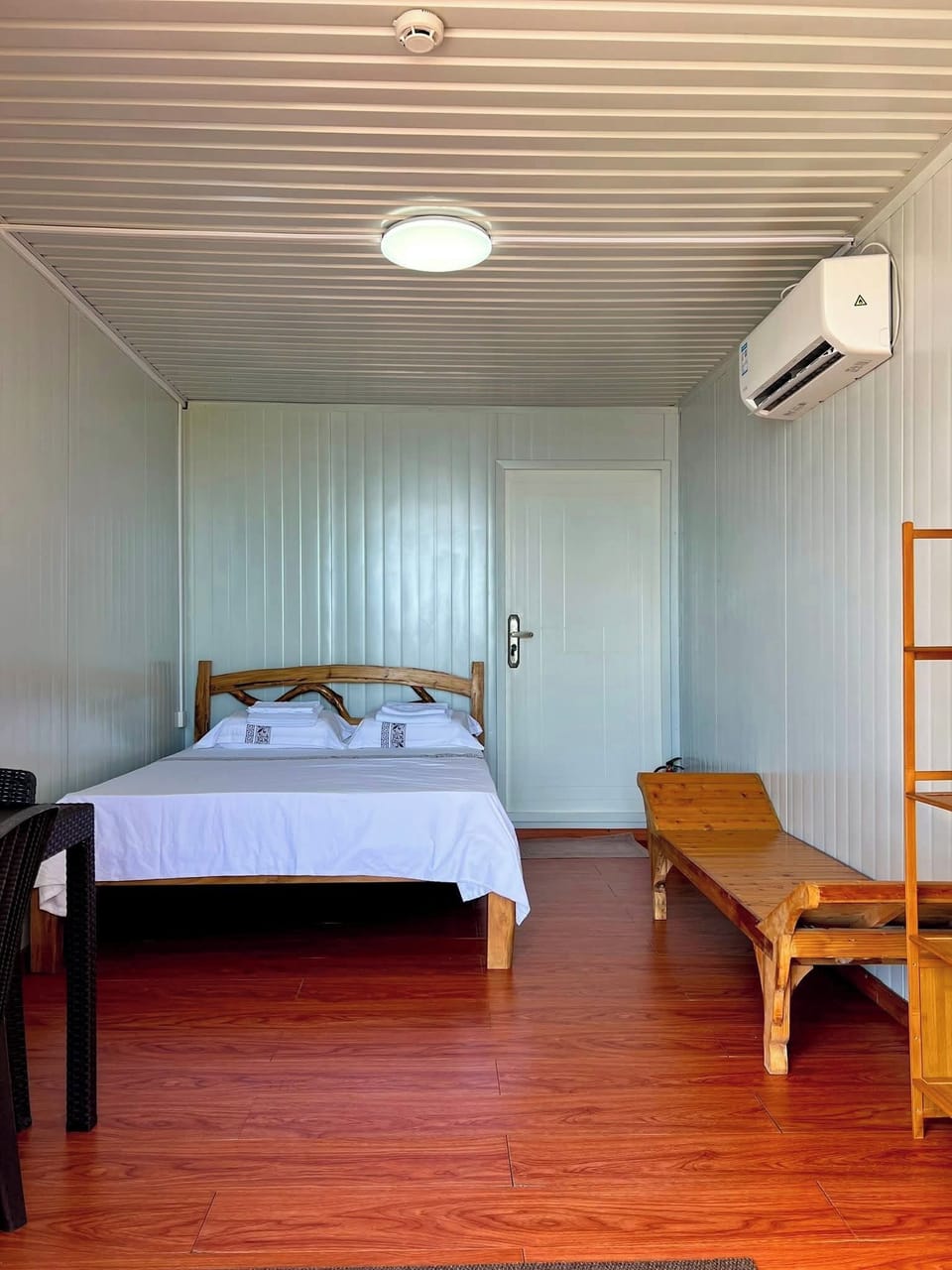 Deluxe Double Room, Ocean View | Desk, laptop workspace, free WiFi, bed sheets