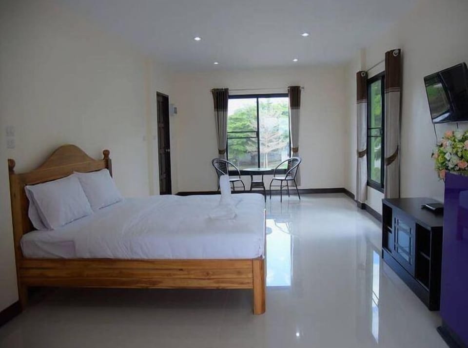 Desk, rollaway beds, free WiFi, bed sheets