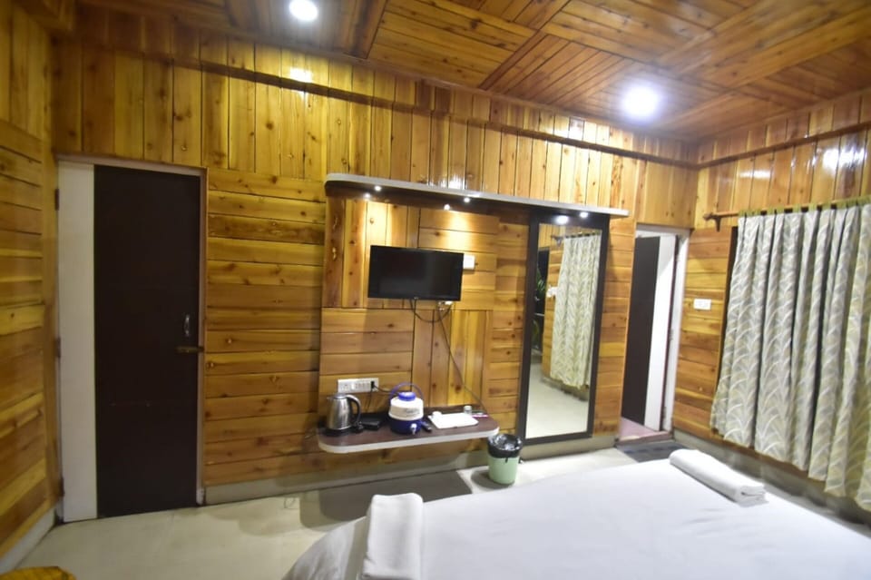 Superior Double Room, City View | Desk, free WiFi