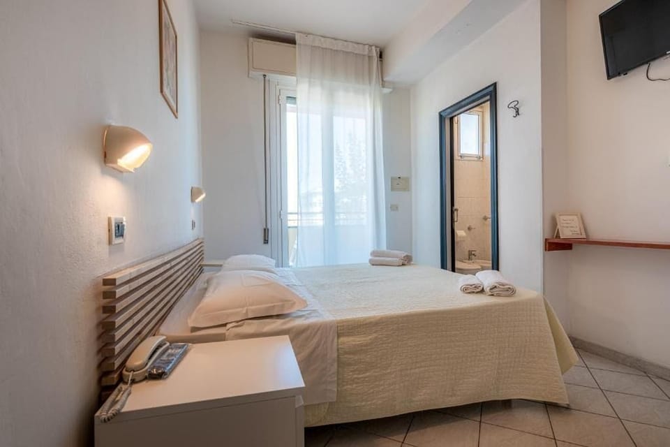 Double Room | In-room safe, free WiFi
