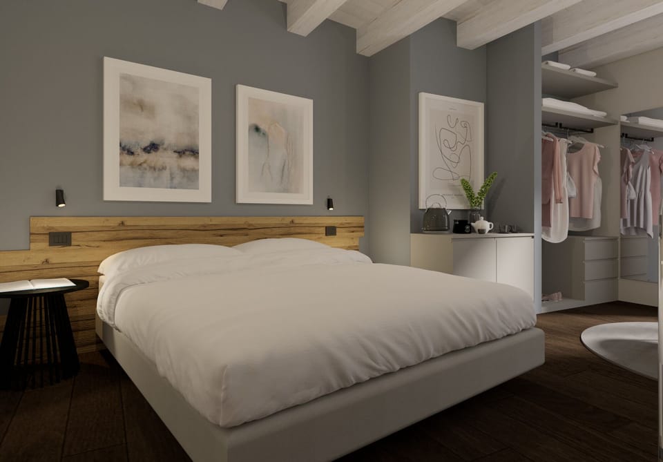Deluxe Double Room, Non Smoking, Private Bathroom | Down comforters, minibar, in-room safe, desk