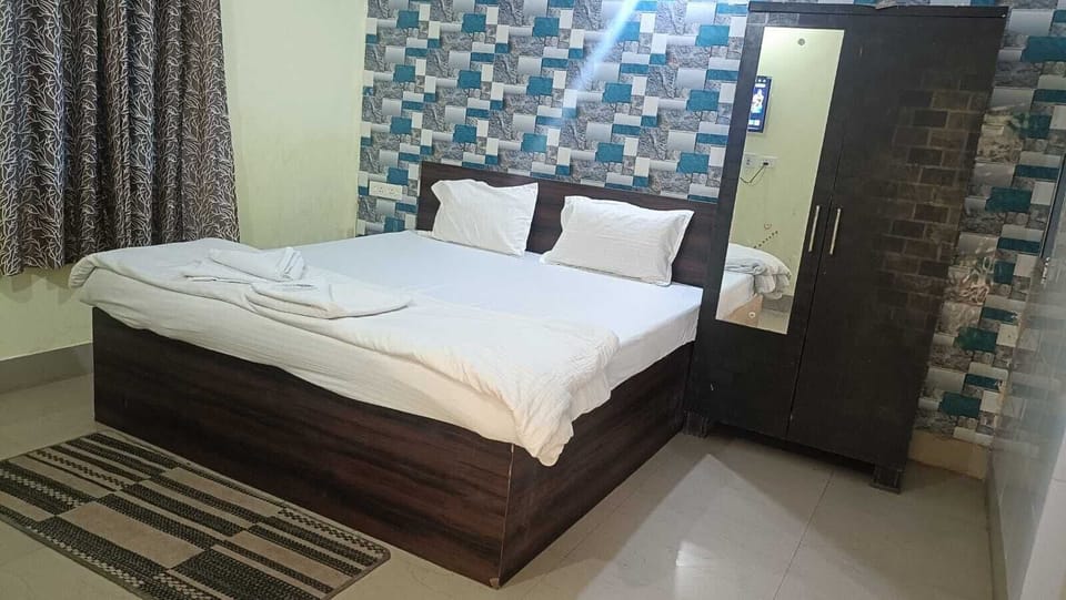 Deluxe Room | Rollaway beds (surcharge), WiFi (free), bed sheets