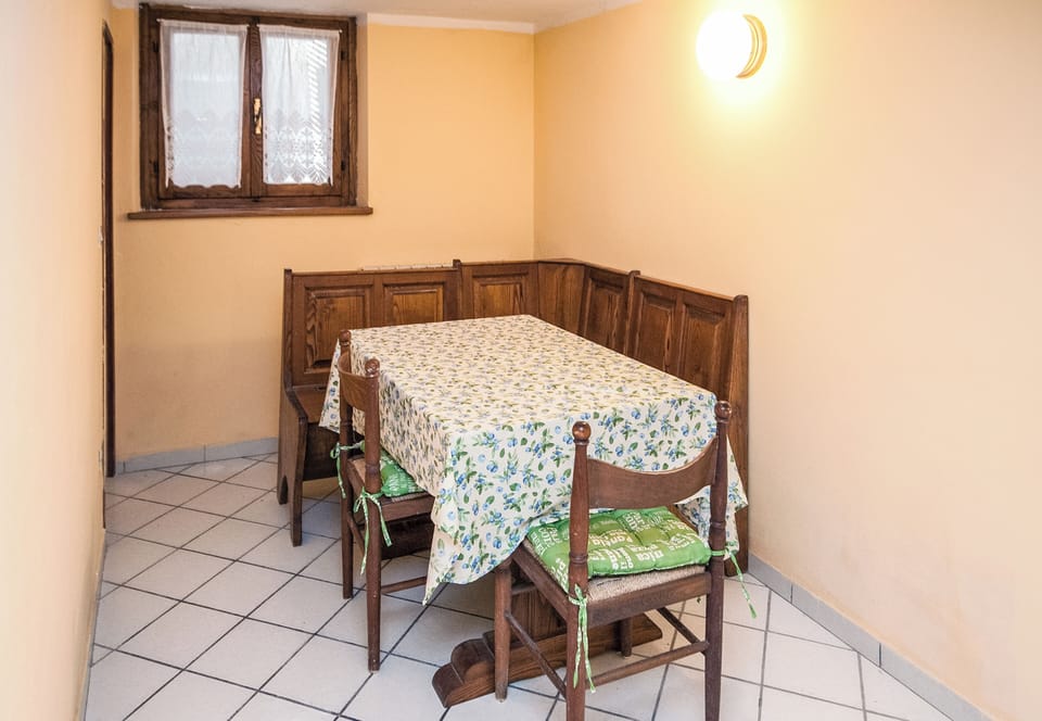 Apartment | Dining