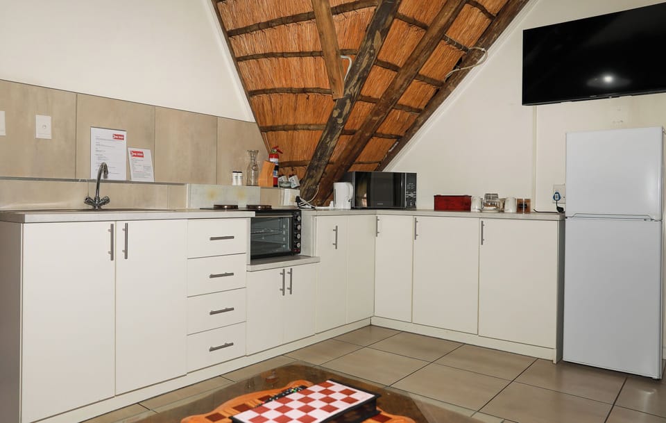Family Cottage | In-room dining