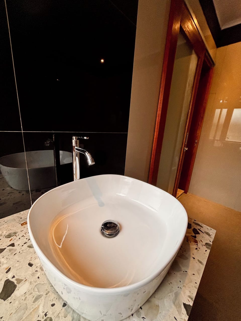 Deluxe Double Room, 1 King Bed, Non Smoking, Garden View | Bathroom | Shower, free toiletries, hair dryer, bidet
