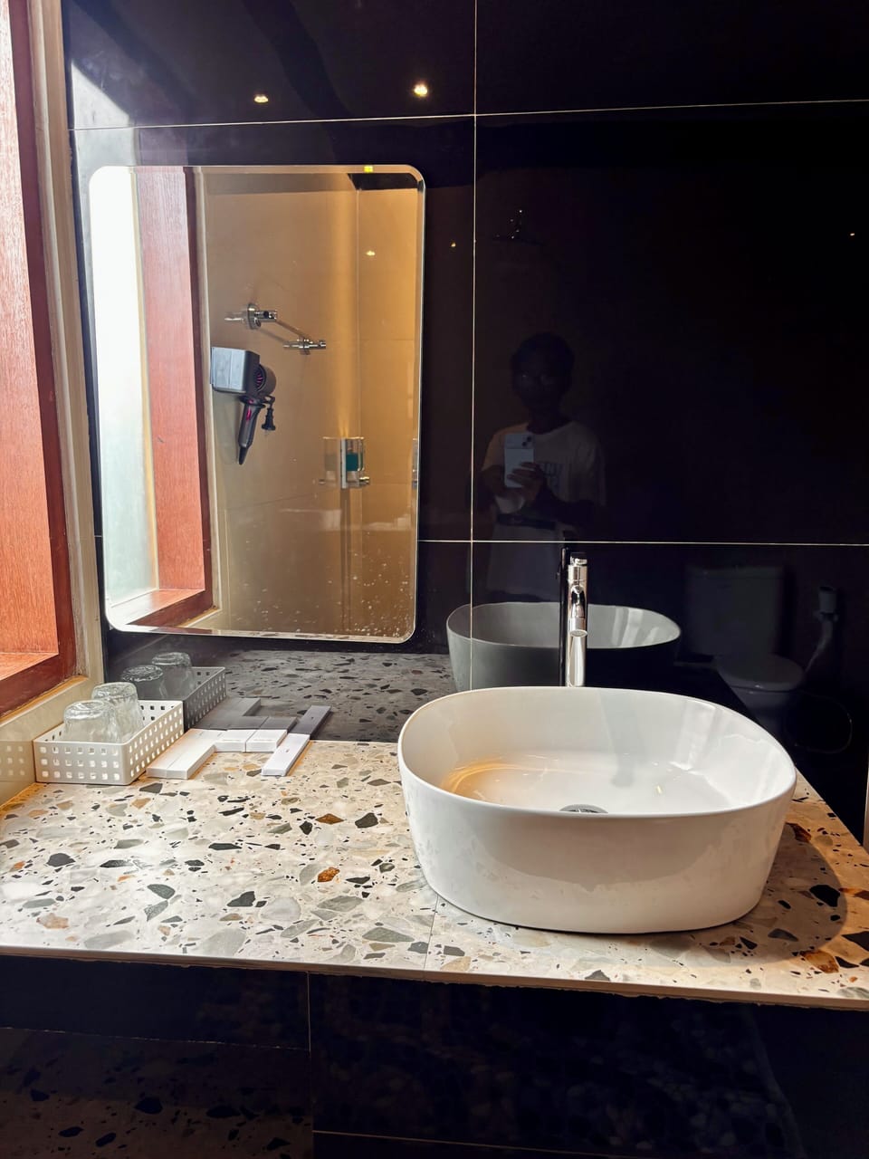 Shower, free toiletries, hair dryer, bidet