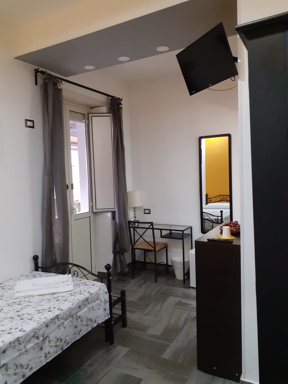 Single Room, City View | Hypo-allergenic bedding, down comforters, in-room safe, desk