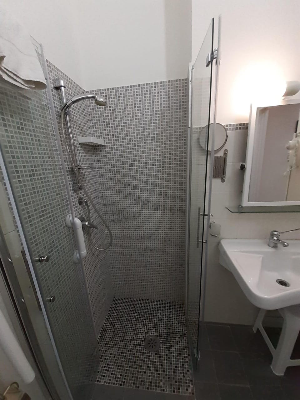 Single Room, City View | Accessible bathroom