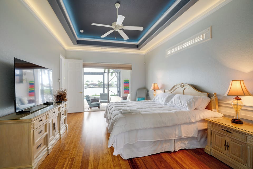 Cape Coral Lakefront Living! Home w/ Pool, Lanai Cottage in Cape Coral
