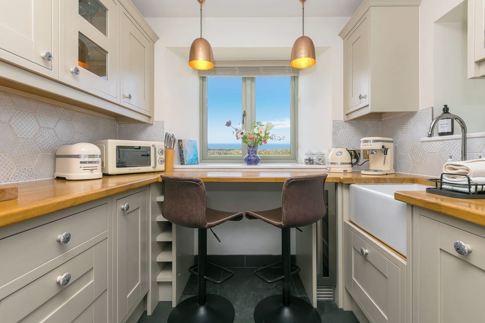 Dishwasher, cookware/dishes/utensils