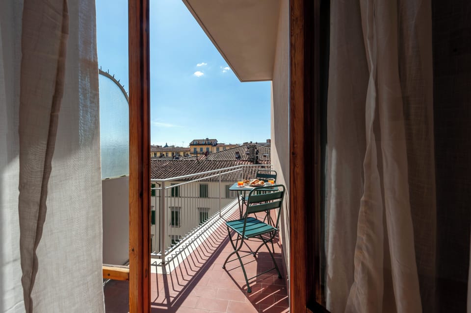Apartment (3 Bedrooms) | Balcony