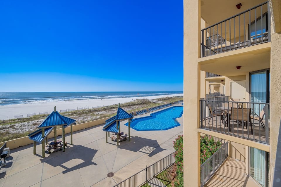 Condo, 2 Bedrooms | Property grounds