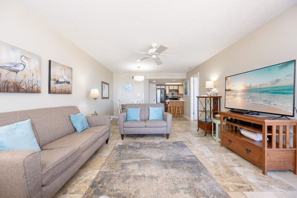 Condo, 2 Bedrooms | Living area