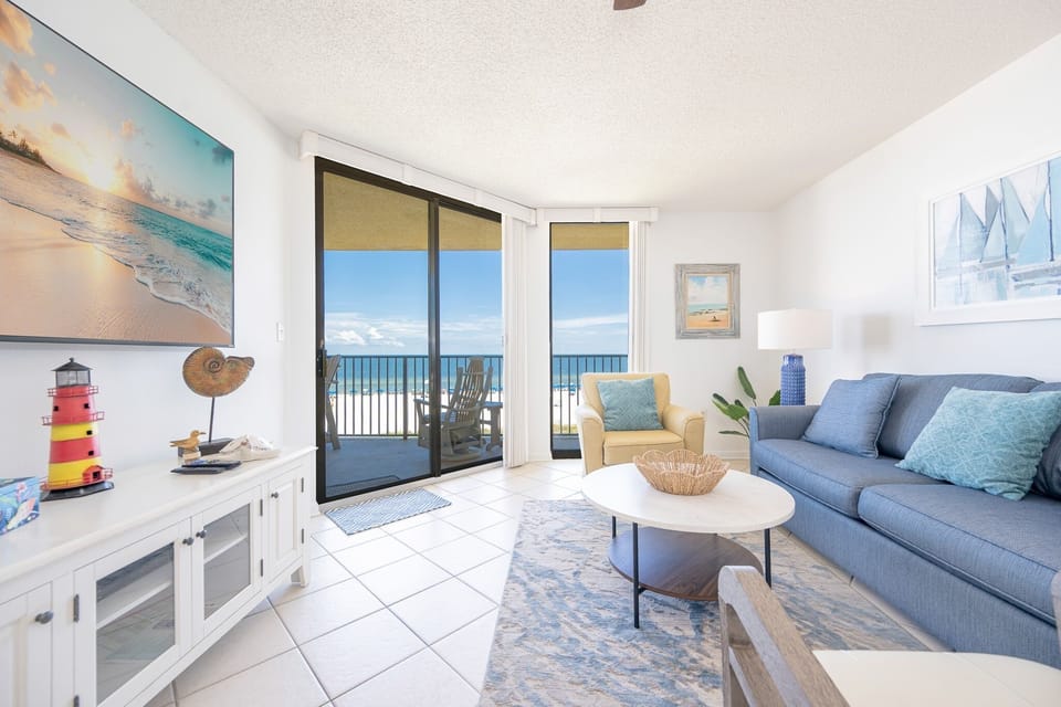 Condo, 2 Bedrooms | Living area