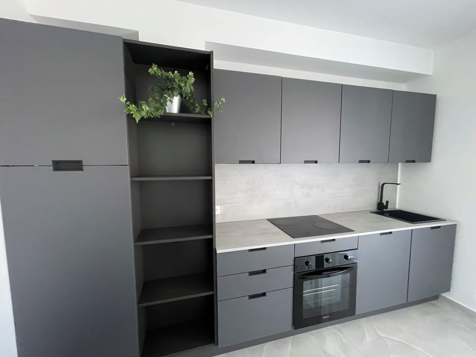 Comfort Apartment, Partial Sea View | Private kitchen