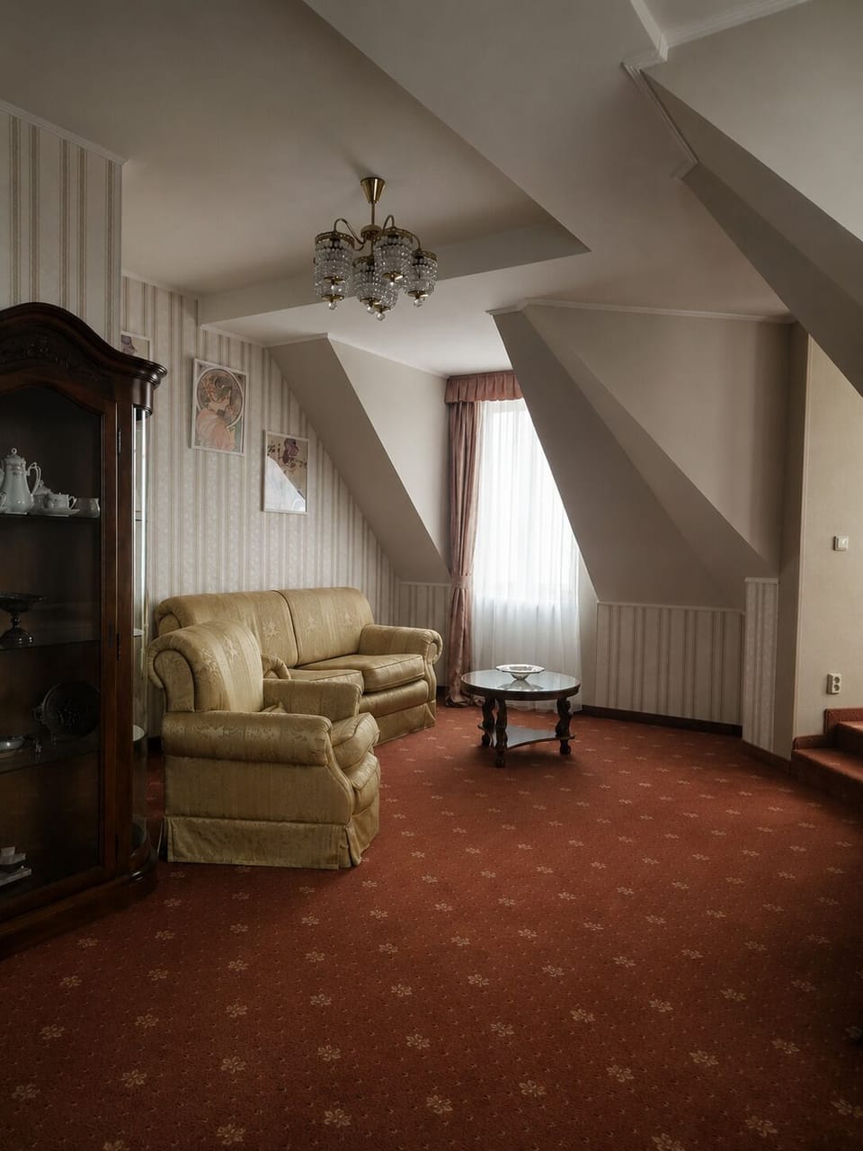 Royal Suite | Living area | 40-inch LCD TV with cable channels, TV