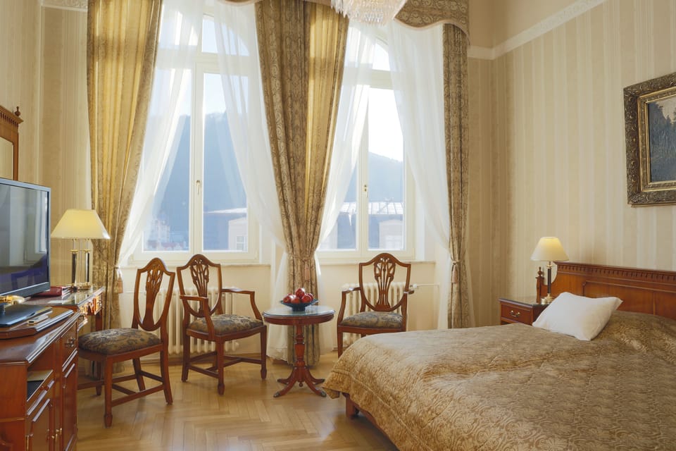 Standard Double Room | Minibar, in-room safe, desk, laptop workspace