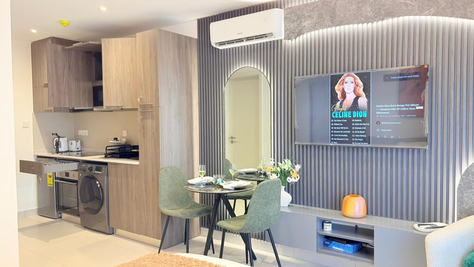 Deluxe Studio Suite, Balcony, Courtyard View | Blackout drapes, iron/ironing board, WiFi (free)