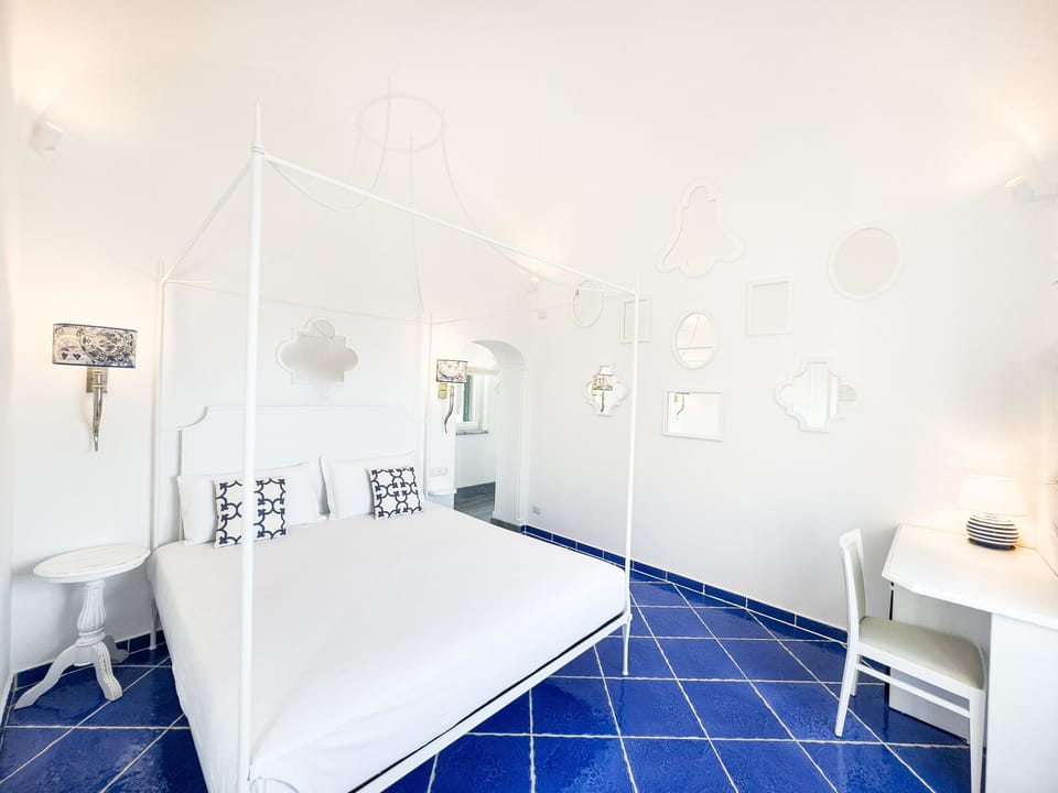 Deluxe Double Room, Sea View | Minibar, in-room safe, desk, soundproofing