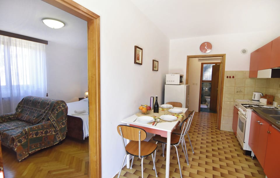 Apartment, 2 Bedrooms, Patio, Garden View | Living room