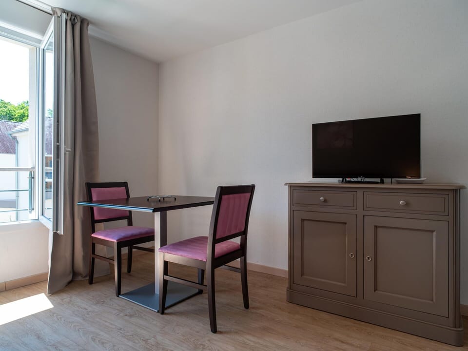 Apartment | Dining