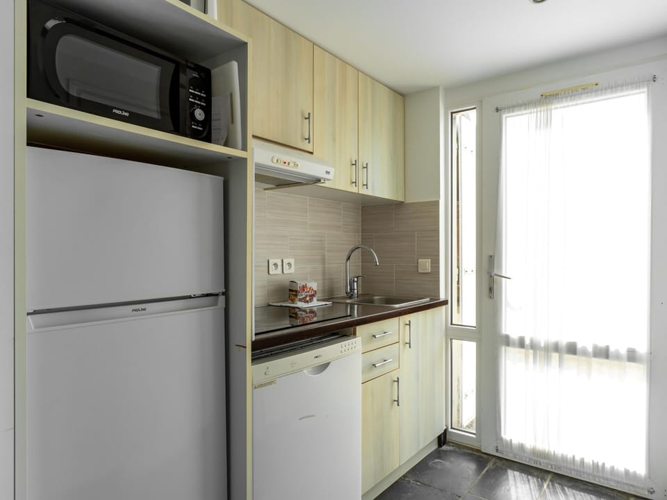 Apartment | Private kitchen | Cleaning supplies