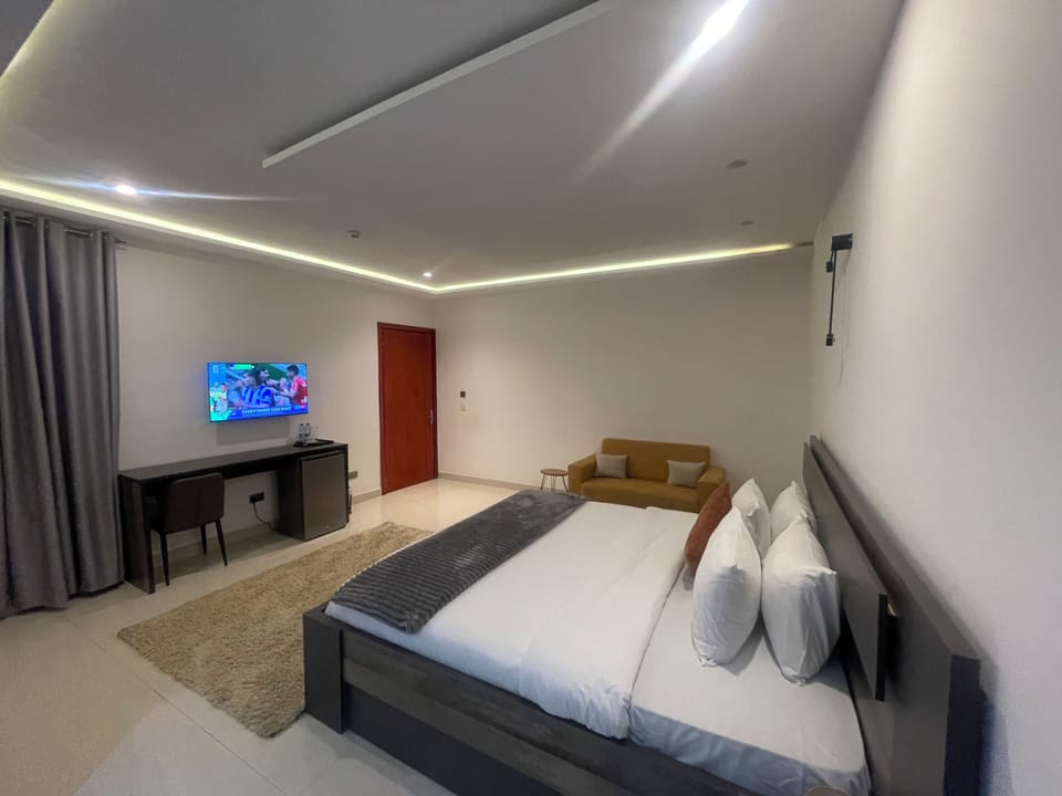 Deluxe Room, Balcony | Desk, laptop workspace, blackout drapes, iron/ironing board (on request)