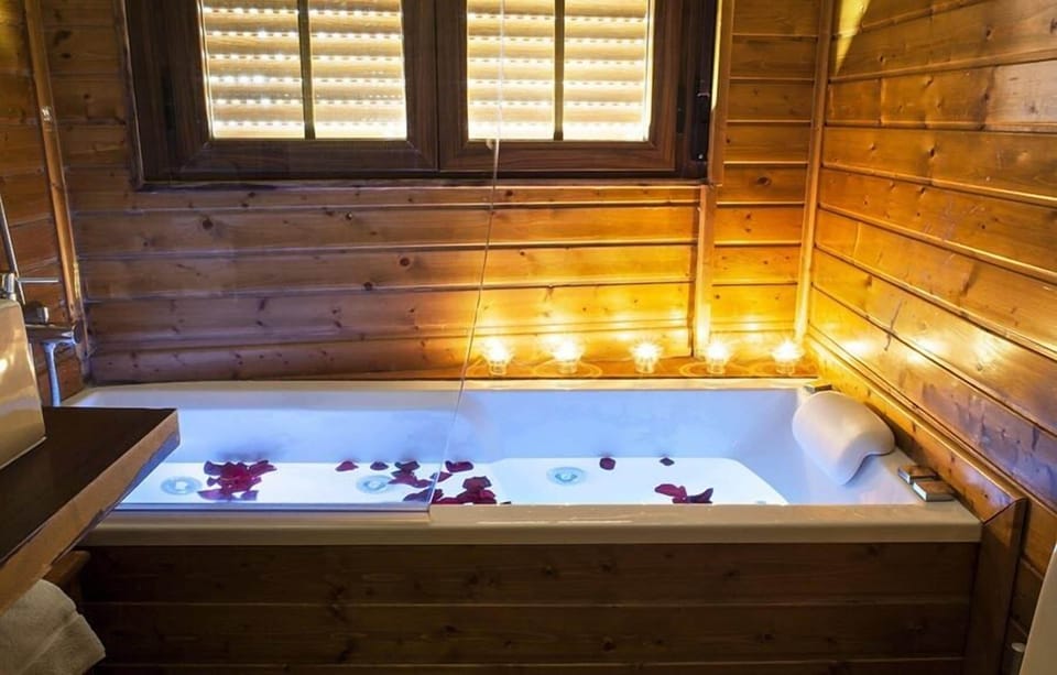 Superior Double Room, 1 King Bed | Jetted tub