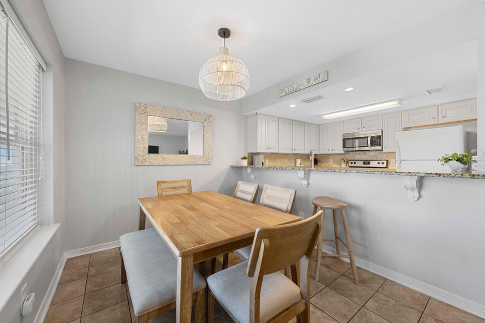 Condo, 1 King Bed with Sofa bed (Ocean Echo 103) | Dining