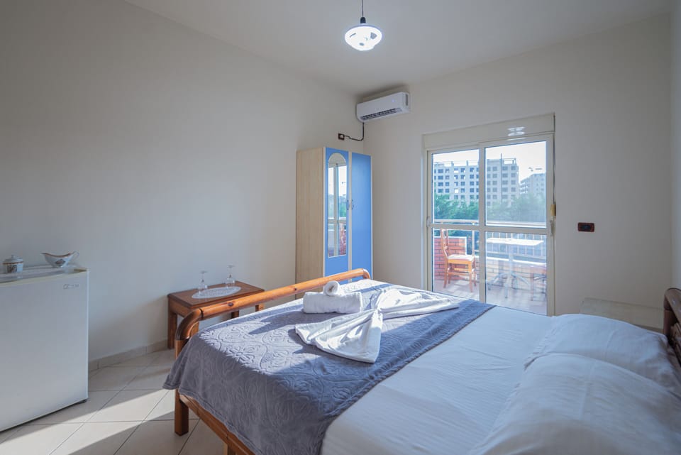 Comfort Studio, Balcony, Garden View | WiFi (free), bed sheets