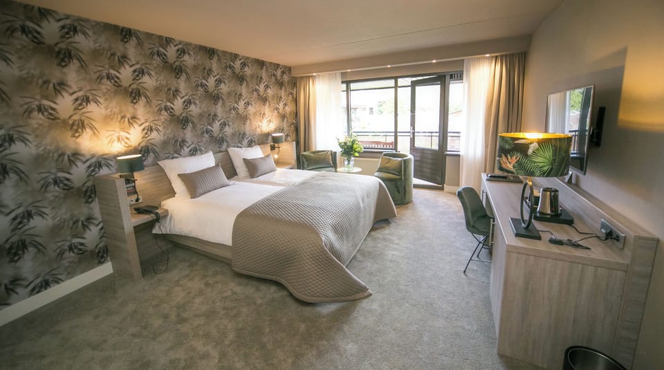 Comfort Room with double bed  | In-room safe, desk, laptop workspace, iron/ironing board