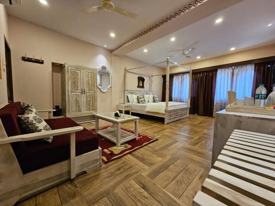 Luxury Suite, Balcony, Mountain View | In-room safe, desk, laptop workspace, soundproofing