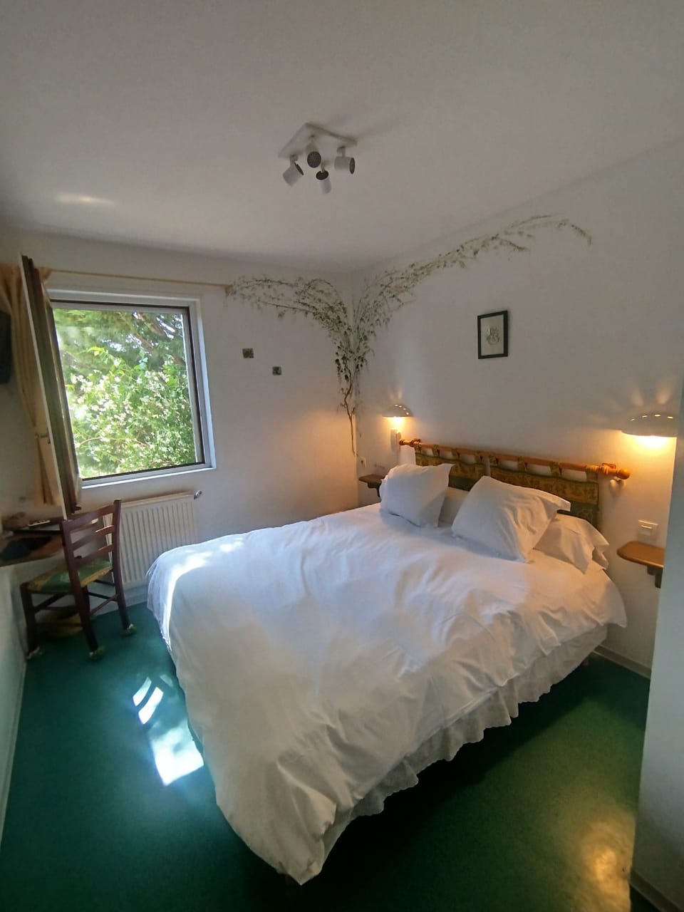 Classic Room, Valley View | Laptop workspace, free WiFi, bed sheets